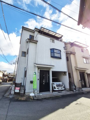 【外観】 | 久我森の宮町 一戸建 | インナーガレージ有り、愛車を雨風から守ります♪