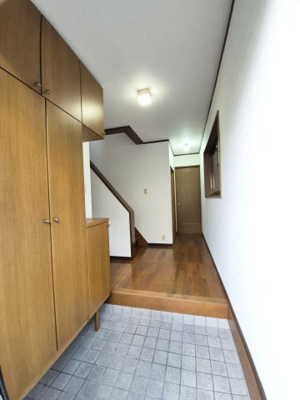 【玄関】 | 久我森の宮町 一戸建 | 広々とした玄関スペース