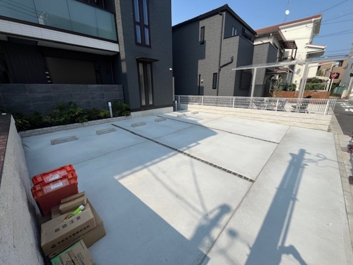 クラシスト泉町の駐車場