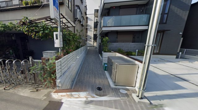 クラシスト泉町のエントランス