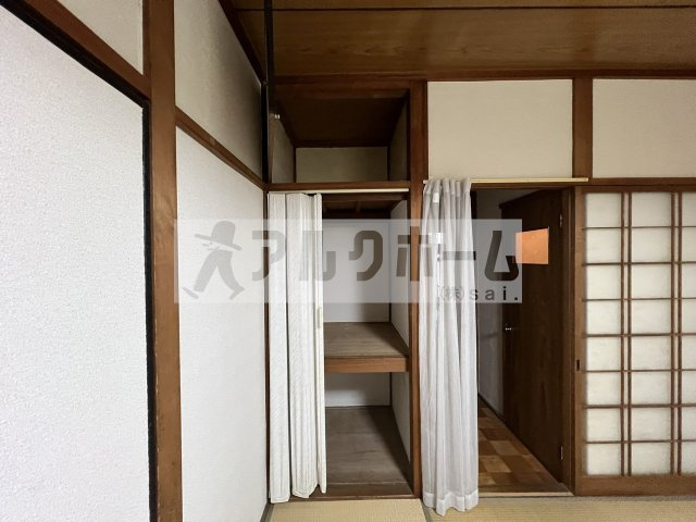 田辺2丁目貸家の収納