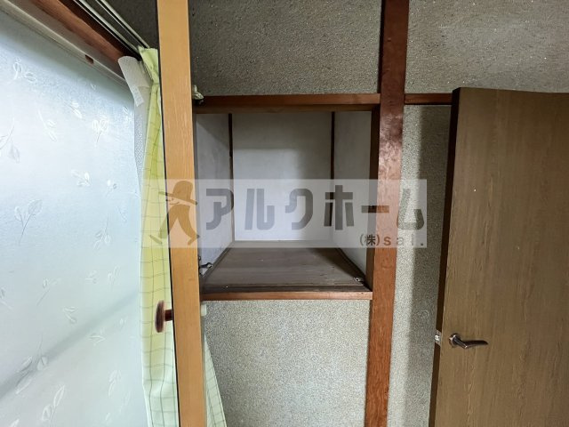 田辺2丁目貸家の収納