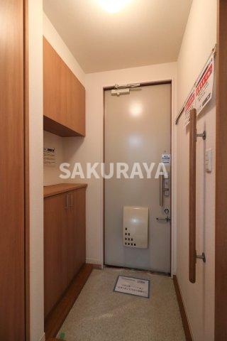 メープルリーフの玄関|現況と異なる場合がございます。