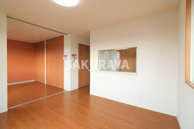 メープルリーフの居間・リビング|現況と異なる場合がございます。