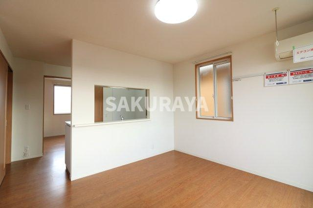 メープルリーフの居間・リビング|現況と異なる場合がございます。