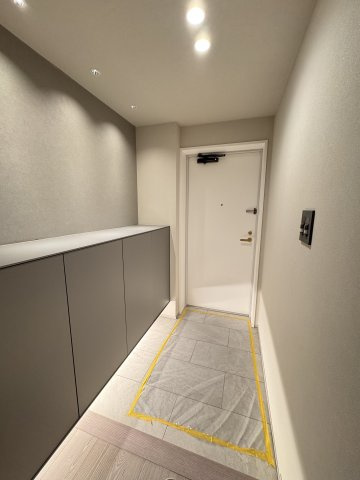 三田シティハウスの玄関