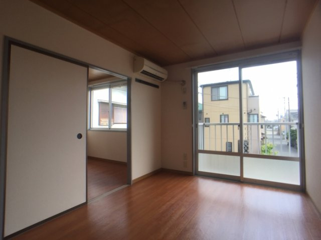 レジデンス堤の居間・リビング|洋室６帖