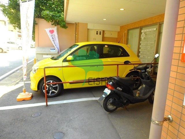 アリエスサン博多駅南の駐車場