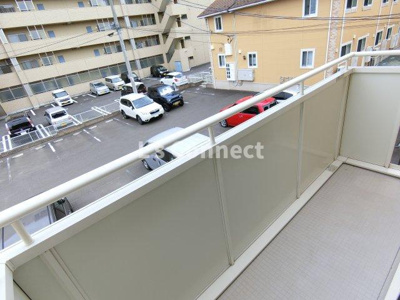 【バルコニー】 | パセオプラシードⅦ | ２階のお部屋で晴れた日には洗濯物もたくさん干せます。