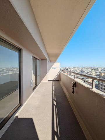 パニエ六甲のバルコニー|南向きは日照り時間が長く、しっかり乾くのがメリット。共働きの世帯にも相性が良いです。