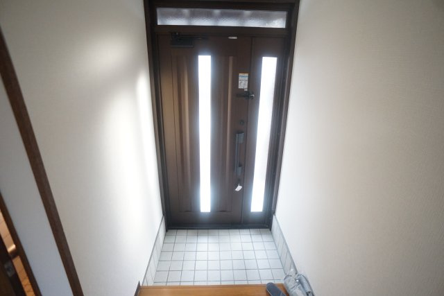 西ノ京戸建の玄関