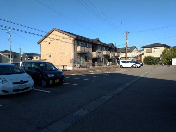 エルフタウン吉久　Ｄの駐車場
