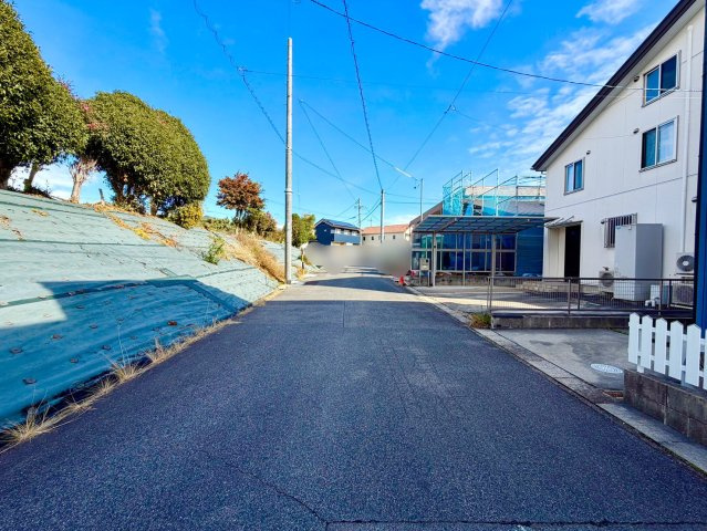日進市梅森台一丁目戸建の前面道路含む現地写真|前面道路①