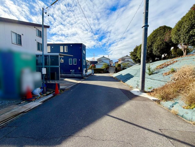 日進市梅森台一丁目戸建の前面道路含む現地写真|前面道路②