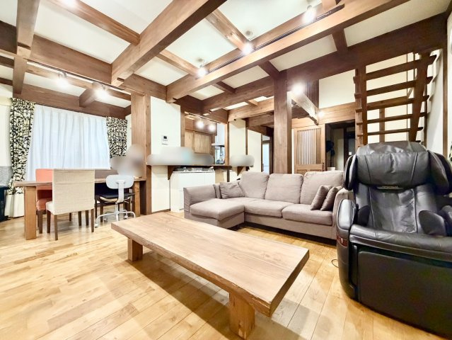 日進市梅森台一丁目戸建の居間・リビング|LDK②