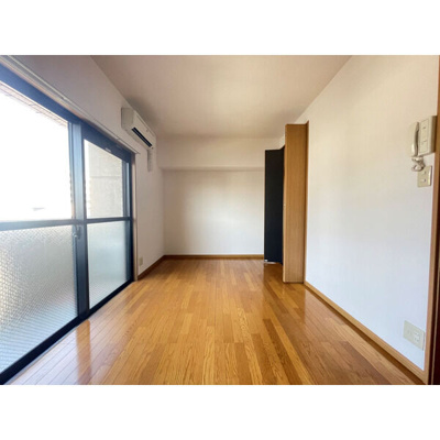 【居間・リビング】 | 第16川崎ビル | アレンジ自由自在の広々空間です！