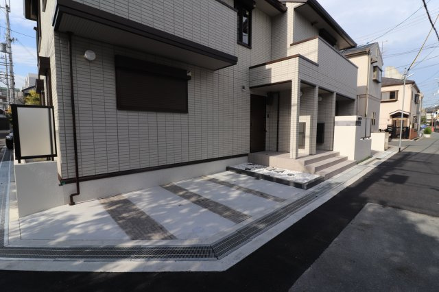 セジュール茨木駅前の駐車場