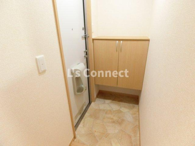 【玄関】 | ディアコートＤ | 下駄箱付きで靴も収納できます。