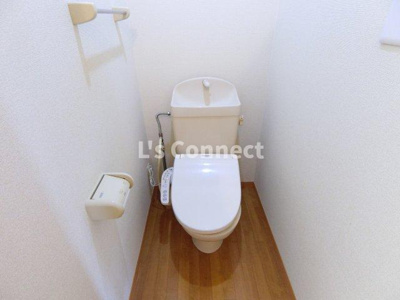 【トイレ】 | プリムローズＡ | 温水洗浄便座付きのトイレ。