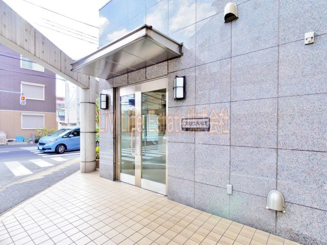 カルフール上宿のエントランス