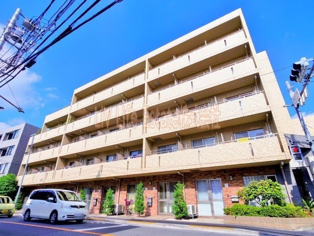 カルフール上宿の外観