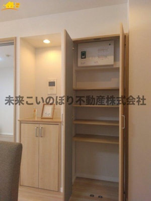 【内装】 | パークシティ白岡ウエストガーデン | おしゃれな棚に写真を飾ってみてはいかがでしょうか