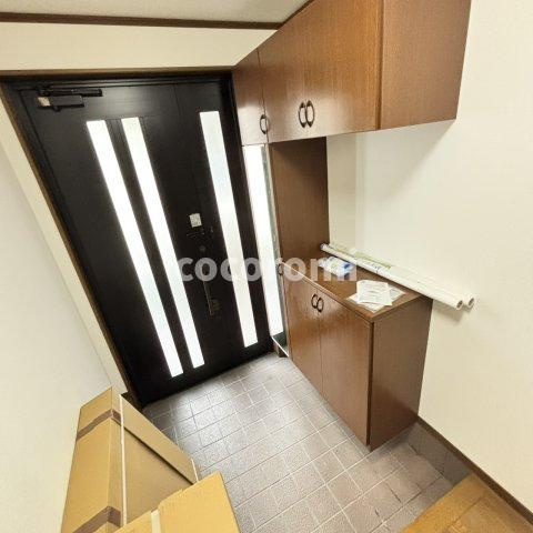 江端町戸建ての玄関