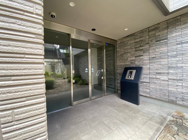 ヒルズ奈良鳥見のエントランス