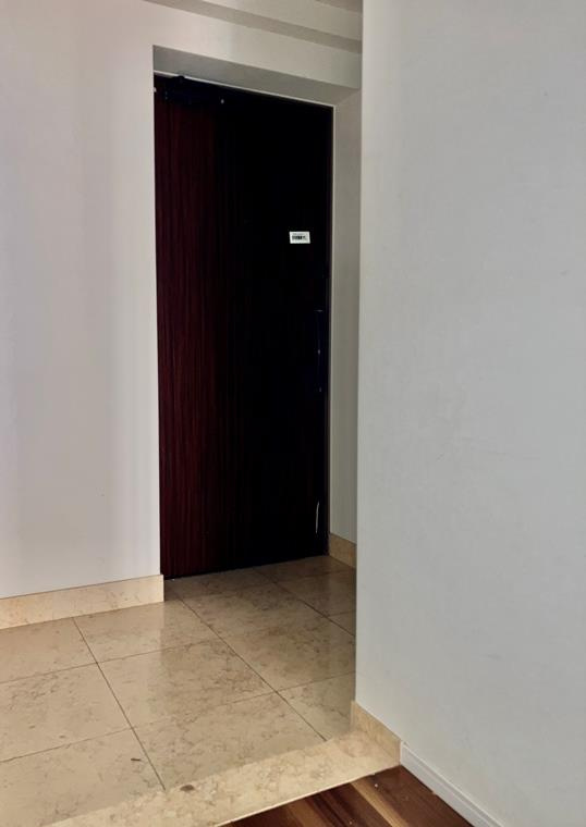 プラウド藤沢イーストの玄関