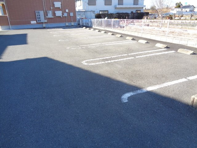 ハピネス岐南Ⅱの駐車場