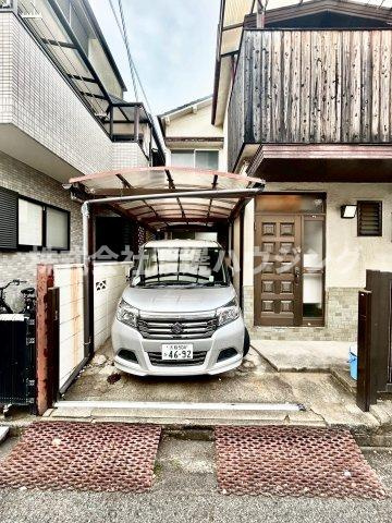 浜甲子園渡部貸家の駐車場