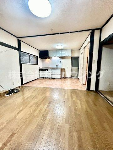 浜甲子園渡部貸家の居間・リビング