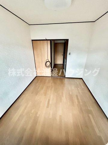 浜甲子園渡部貸家の寝室