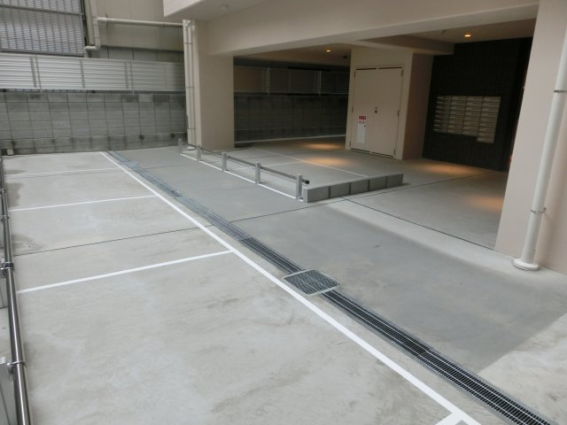 エグゼ難波南Ⅱの駐車場
