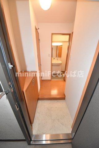 日興桜川ハイツの玄関
