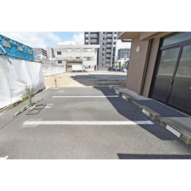 グランシャリオ名駅南の駐車場