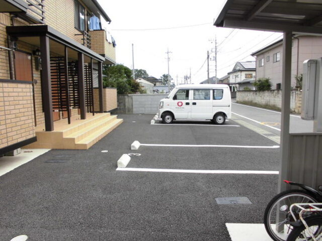 ラック ローズの駐車場