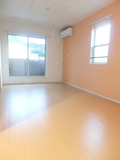 セレーノＡの居間・リビング