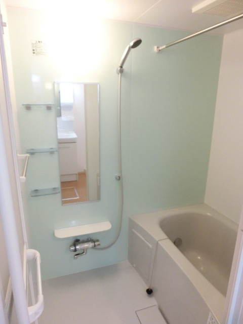 セレーノＡの浴室