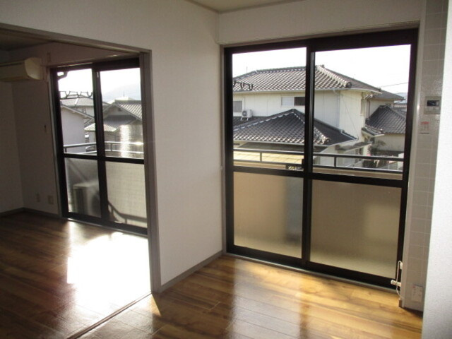 ソプラ･コートの居間・リビング|南側洋室＋DK