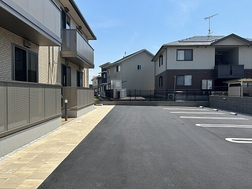 プランドール元町の駐車場