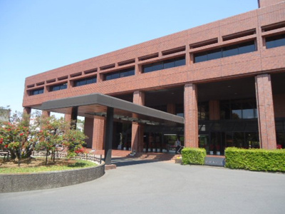 【周辺】 | 仮）館林市城町新築アパート | 館林市役所まで487ｍ