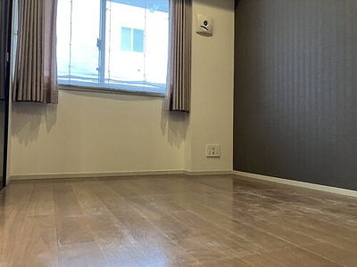 【その他】 | イクサージュ目黒 | 洋室約5.0畳　※内装前、カーテン撤去予定