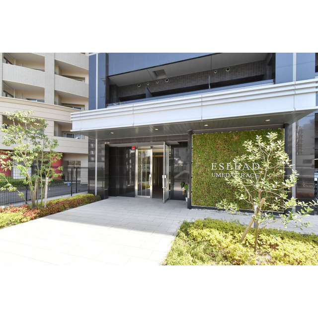 エスリード梅田グレイスのエントランス