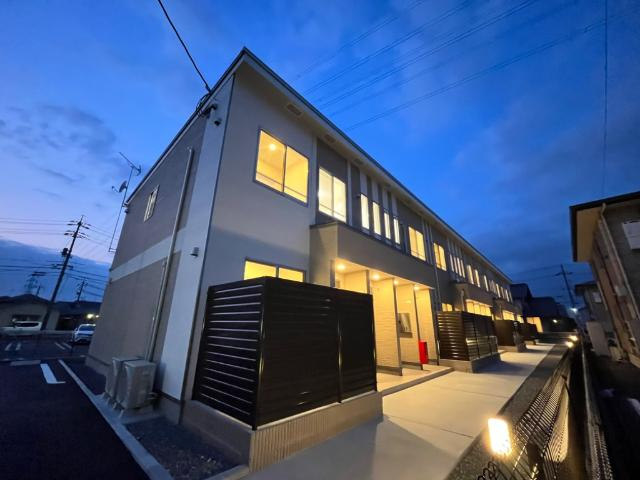 フィールドアップ雅の外観|外観写真（夜）