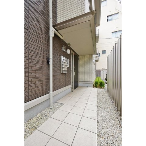 ソンリーサのエントランス|オートロック完備