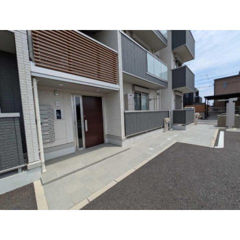 Ｄ-ＲＯＯＭ茜部本郷のエントランス|お問い合わせは美濃善不動産駅前店へ！