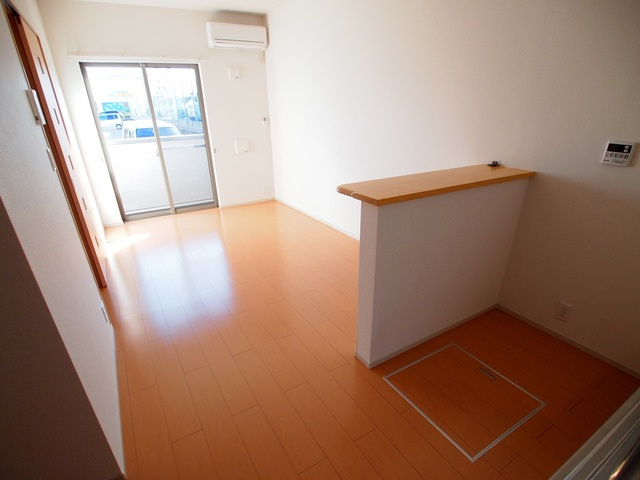 フォーシーズン栄の居間・リビング