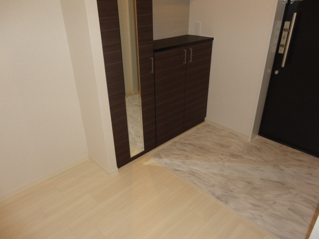 シャーメゾン王寺駅前の玄関