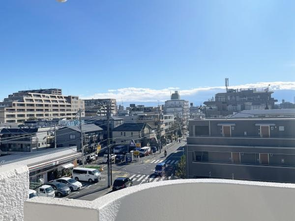 【その他】 | 上用賀スカイマンション | バルコニーからの景色です。日差しを遮る大きな建物が近くには無く風通しもとてもよく気持ちがいいです。